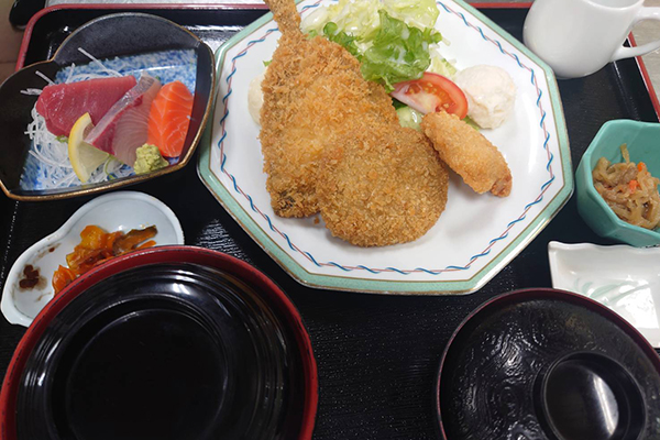 ご当地ミックスフライ定食